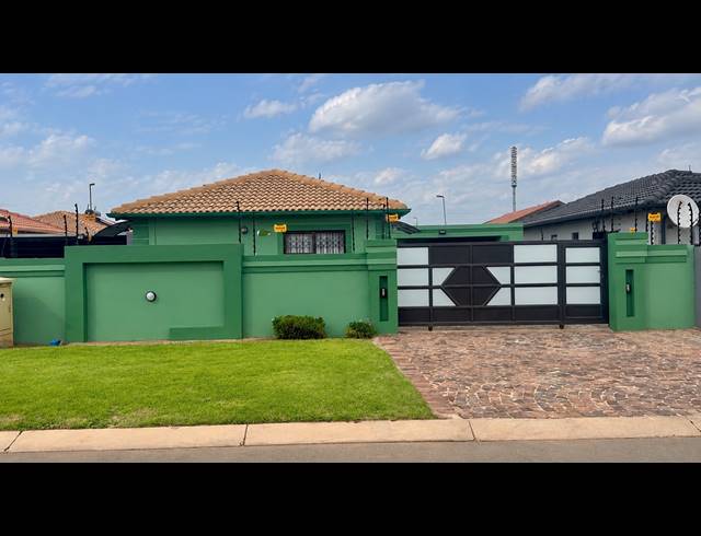 3 BEDROOM HOUSE FOR SALE IN WINDMILL PARK